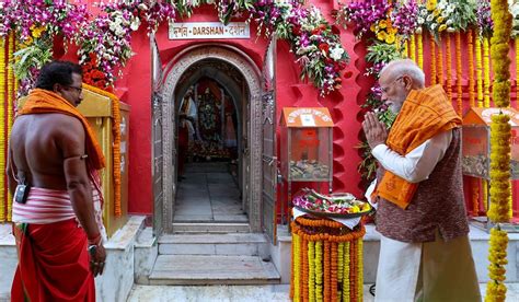 PM Modi meets Prime Minister of Nepal