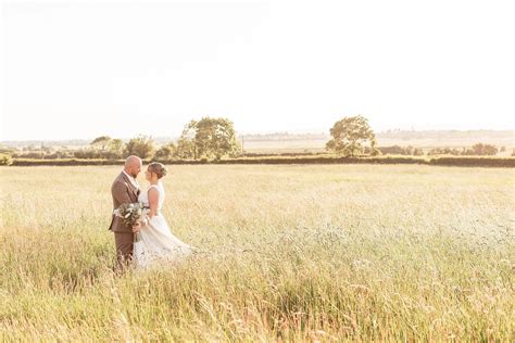 Barn wedding somerset | Honestweddingadvice.com