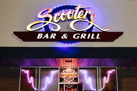 Scooters Bar And Grill - Banana 101.5
