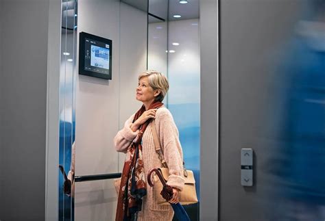 Elevator screens | digital information displays for new buildings ...