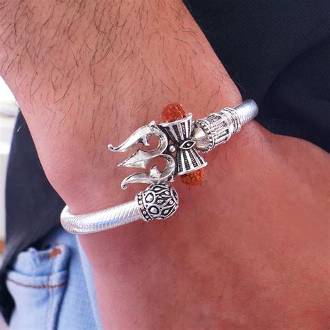 Send Trishul Bracelet Rakhi Online | Rakhibazaar.com