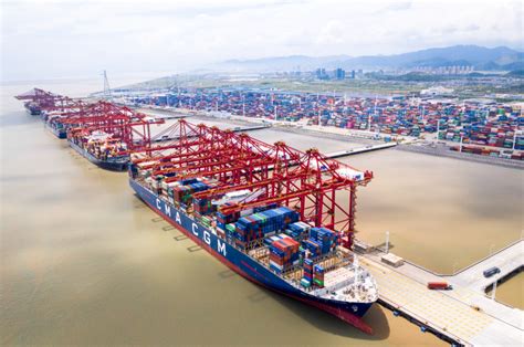 宁波舟山港今年集装箱吞吐量已突破2000万标准箱