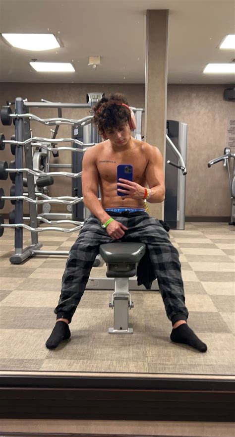 diego martir on Twitter: "who wants to sit on my lap 😏 https://t.co/kH0ZYxh6dc" / Twitter