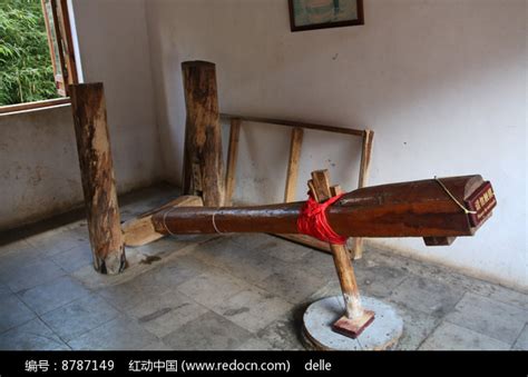 傣族村寨舂米的工具高清图片下载_红动网
