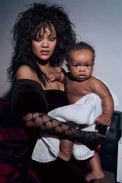 Pregnant Rihanna with her husband and the 9-month-old son posed for Vogue - Avokaddo.com