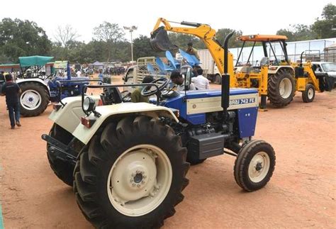 Wholesale growth expected to continue for tractors, passenger vehicles ...
