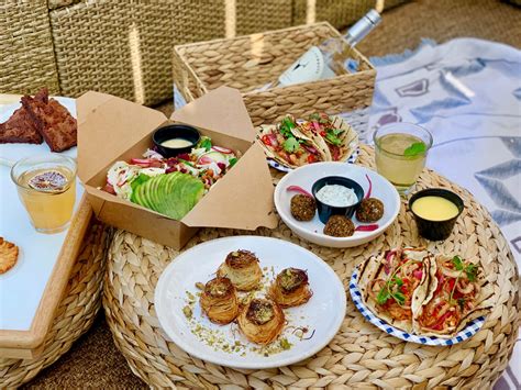 Elevate Your ‘Summer of the Picnic’ with these Picnic Baskets in Toronto