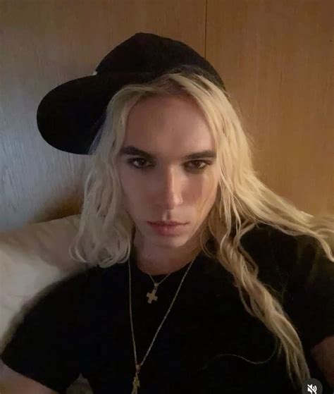 2hollis in 2025 | Pretty people, Long hair styles, The face magazine