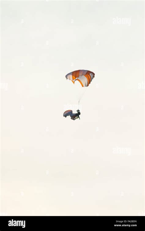 Pilot Parachuting 的图像结果