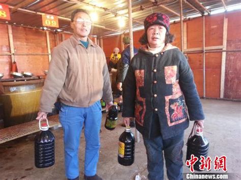 [视频]实拍江苏镇江市民排队打酱油 最多一人打几百斤 - 社会生活 - 红网视听