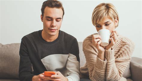 8 Sure Signs You’re Overthinking Your Relationship - lifeberrys.com
