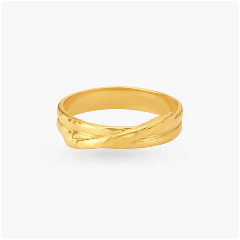 Textured Elegance Finger Ring