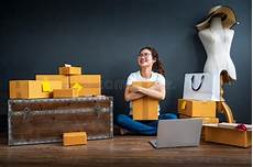 casa e affari donna di affari nel paese immagine stock immagine di casa e affari donna di affari nel paese immagine stock immagine di