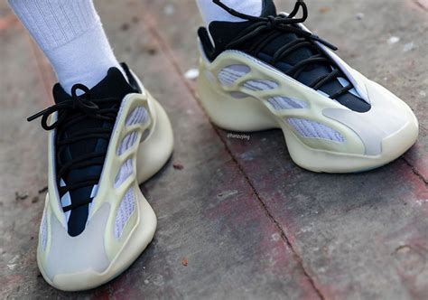 adidas yeezy 700 v3 azael