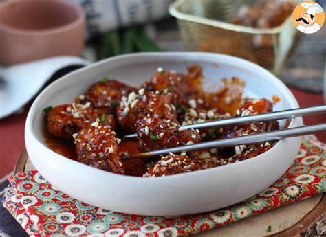 Korean fried chicken with spicy gochujang sauce - dakgangjeong