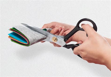 Left-Handed Scissors vs Right-Handed Scissors: A Sewing Perspective - Kearing