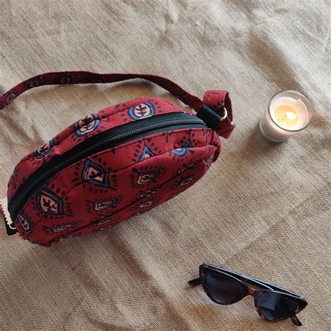 Round Sling Bag - Laal Paan – Sooti.in