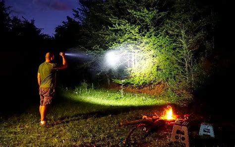 https://www.shtfpreparedness.com/wp-content/uploads/2024/06/flashlight-tag-camping.jpg
