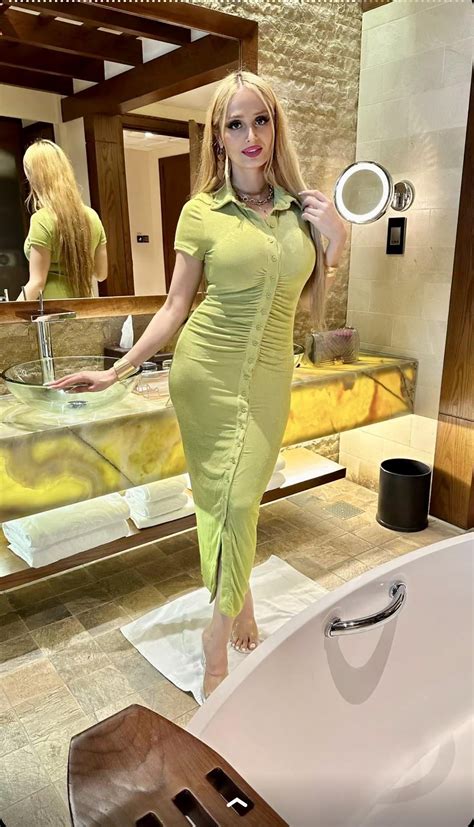 Lana rose showing off those Curves : r/LanaRose2