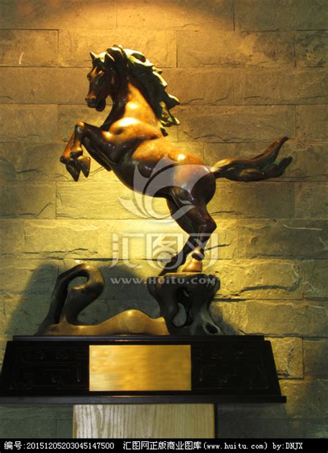 不锈钢奔腾的马雕塑-宏通雕塑