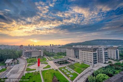 济南大学92个本科专业 建有省部级以上重点学科及研究平台54个 四个学科入围省“一流”