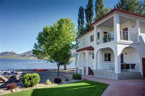 SANDY BEACH SUITES (Osoyoos) - Motel Reviews, Photos, Rate Comparison ...