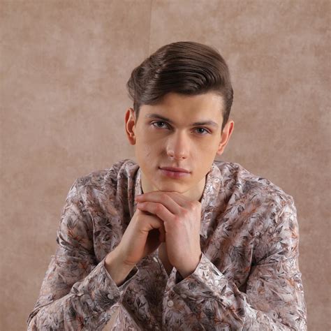 Heniis | Premium Menswear | Transforming Threads into a Trusted Brand