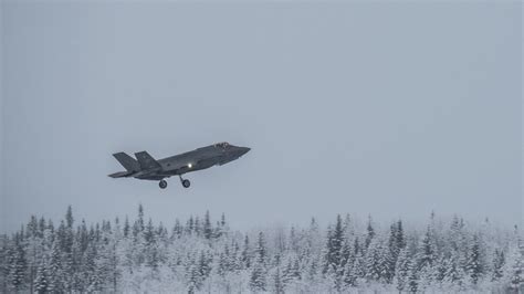 Arctic survival: Eielson F-35s get new kits for ejected pilots