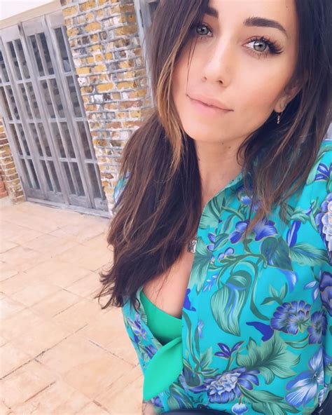 5 Secrets to Unlocking Sara Underwood's OnlyFans - Razer Edge