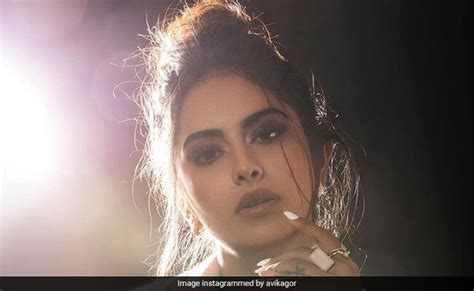 'बालिका वधू' की आनंदी ने शेयर की ग्लैमरस फोटो, 'उतरन' की मीठी बोलीं ...