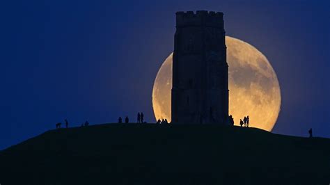 Bing Wallpaper Moon 的图像结果