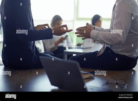 Business People at Work 的图像结果