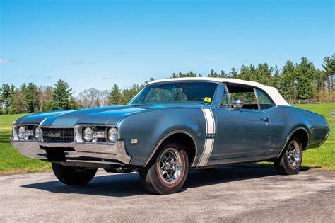 The Oldsmobile 442 Played the Role of Luxury Muscle Car | Automobile ...