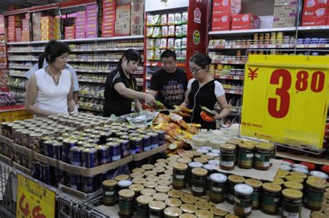 图文：顾客在乌鲁木齐超市购物_新闻中心_新浪网