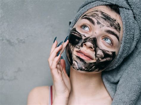 त्वचा को साफ कर देगा Mud Mask, जानिए इस्तेमाल करने का सही तरीका ...