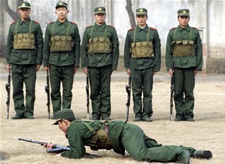 武警吉林总队通化支队官兵武装巡逻确保驻地安全