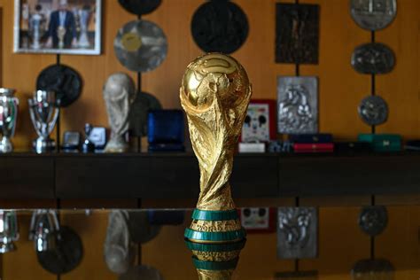 FIFA World Cup Trophy Backside 的图像结果