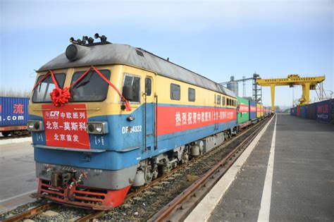 Photos : Pékin lance son premier train de fret direct Chine-Europe ...