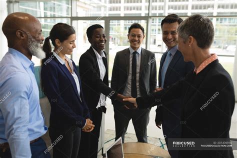 Business Shaking Hands 的图像结果