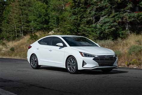 2020 Hyundai Elantra - MotorBreeze