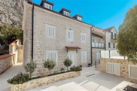 Authentic Stone Villa in Ljuta Near the Waterfront