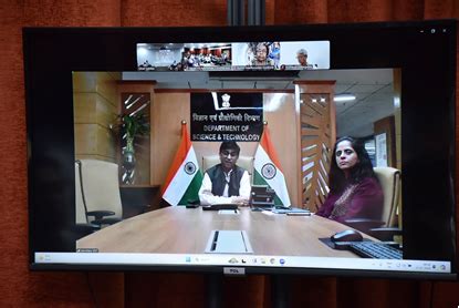 Women working in quantum science & technology discuss challenges ...