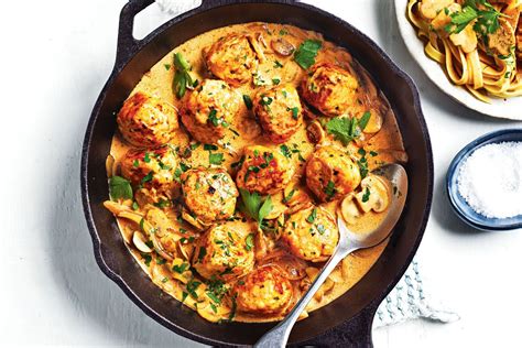 Easy beef stroganoff