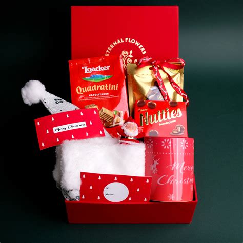 Merry Mingle Christmas Gift Hamper | Loacker Quadratini, Hershey's ...