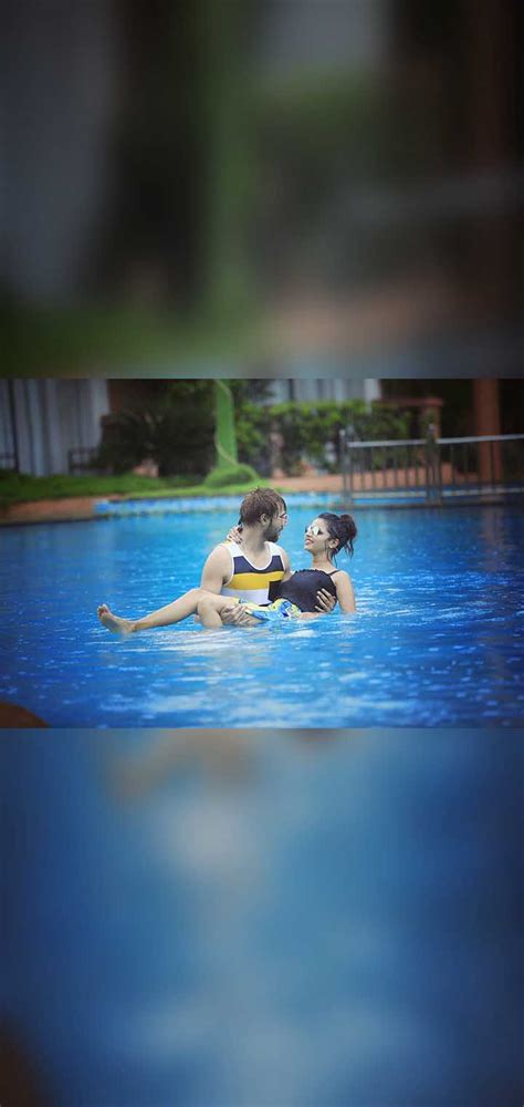 Best couple poses in swimming pool For Photography Idea _One Click Studio