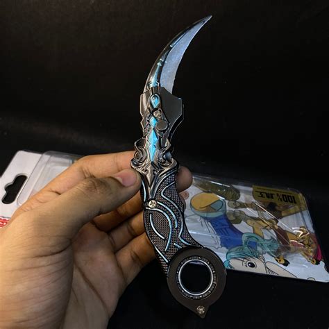 ANIME LIMITED EDITION FOLDABLE ROTATED KARAMBIT [18 CM] WEAPON MODEL 2 ...