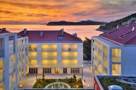 Dvori Lapad Beach: Pictures & Reviews - Tripadvisor