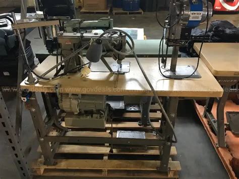 SINGER 591 D300G SEWING MACHINE | GovDeals