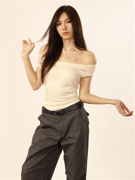 Elastic waist off-shoulder top – Uncut-Trends