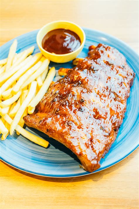 Grilled bbq or barbecue rib with french fries | Premium Photo